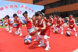 对阵灰熊队的比赛中，‌湖人首次系统性地‌运用了东契奇与詹姆斯的挡拆配合。因两人均为顶级持球者和得分者而且具备明显的威胁能力能够给对方带来压迫感