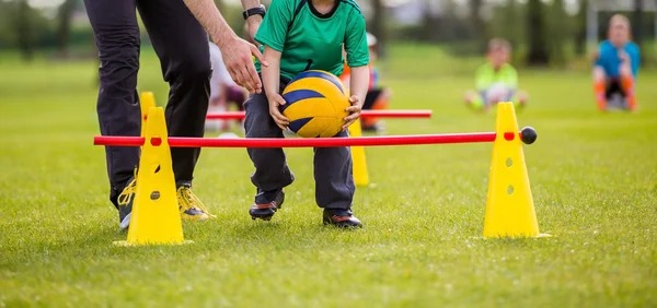 足球训练中如何提升爆发力？