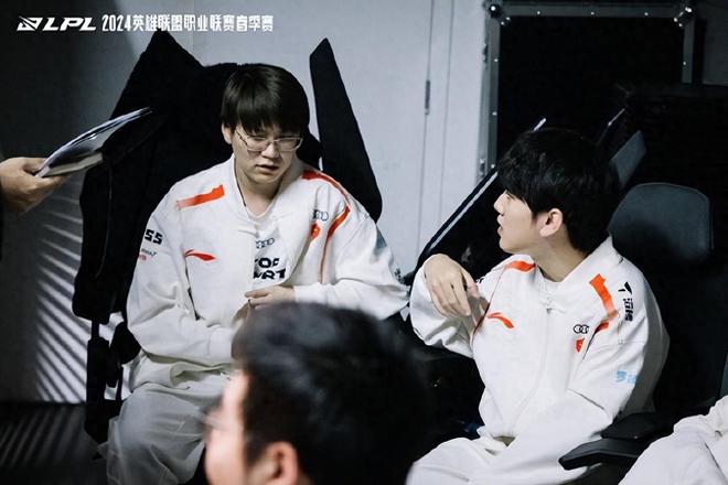 一位被喀麦 一位被喀麦